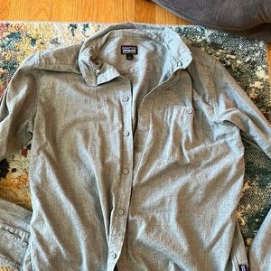 Men’s Patagonia button up size L